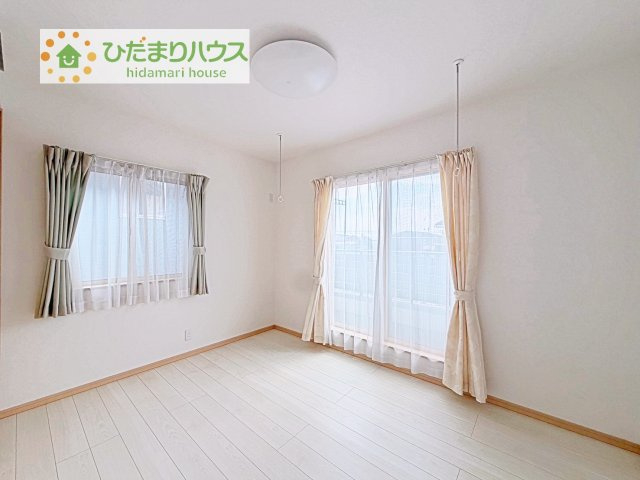 【洋室】 | つくば市みどりの南　中古戸建 | バルコニーに面していて、たっぷり光りの入る明るい子供部屋です！
