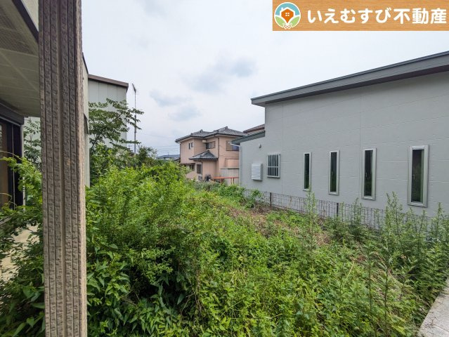 熊谷市飯塚　中古戸建の庭|ガーデニングが楽しめそう
リビングからお庭が望めるのでガーデニングで緑あふれる景色を作るのも楽しみ♪