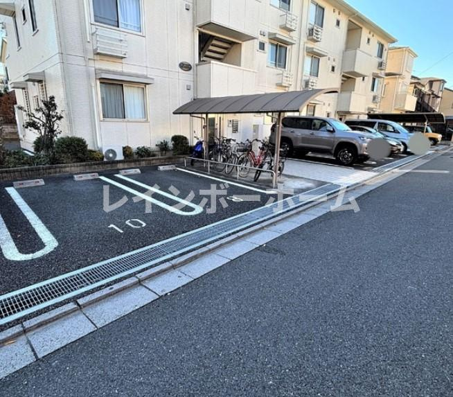 ラ・グランメールの駐車場