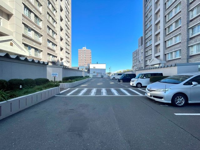 アイビーハイム発寒中央ウエストポルトの駐車場