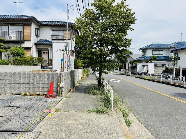 八王子市　北野台　新築一戸建て　３１期の前面道路含む現地写真|～東側12ｍ道路に面しています～
