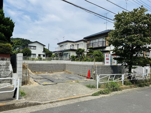 八王子市　北野台　新築一戸建て　３１期の駐車場|～並列2台駐車可能カースペース～