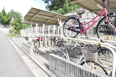 【駐輪場】 | エステムコート吹田片山公園フローラ | エイブルだけの嬉しいサービス、ご用意しております。詳細は、お気軽に当社までお問合せ下さいませ！