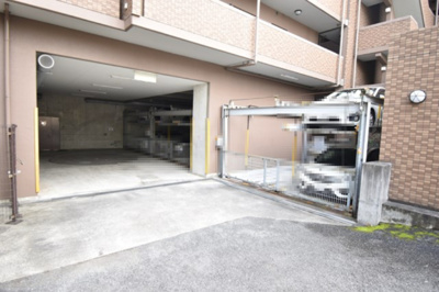 【駐車場】 | エステムコート吹田片山公園フローラ | サイトに掲載されていない箇所の写真、撮影してお届けさせて頂きます！気になる物件で、見たい部分の画像が無い場合は、弊社スタッフまでご連絡下さいませ。お客様の気になる箇所を、カメラにて撮影して参ります！