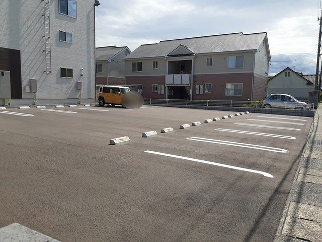 スペース　ノアの駐車場|カースペースがあります