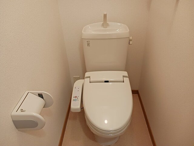 カサブランカＣのトイレ|ゆったりとした空間のトイレです