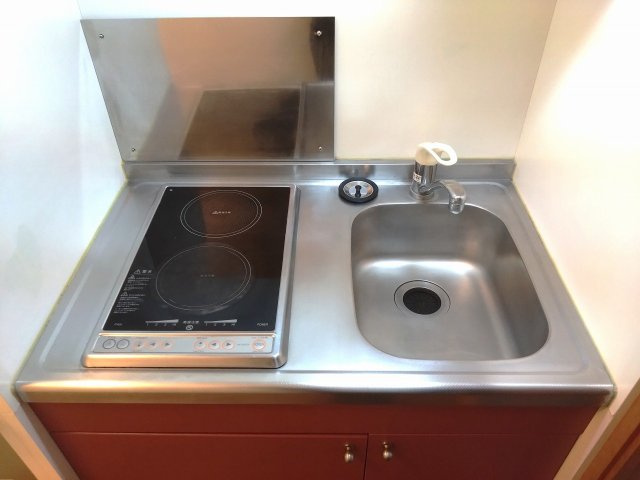 レオパレスバスタードのキッチン|安心安全の電気コンロ　2口