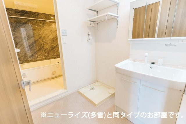 紫陽花の洗面所|ゆったりとスペースのある洗面所