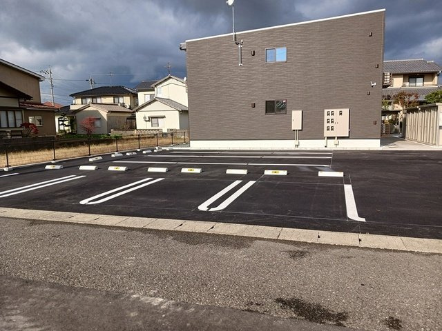 カーサ　アザレア　栗森の駐車場|駐車場があります