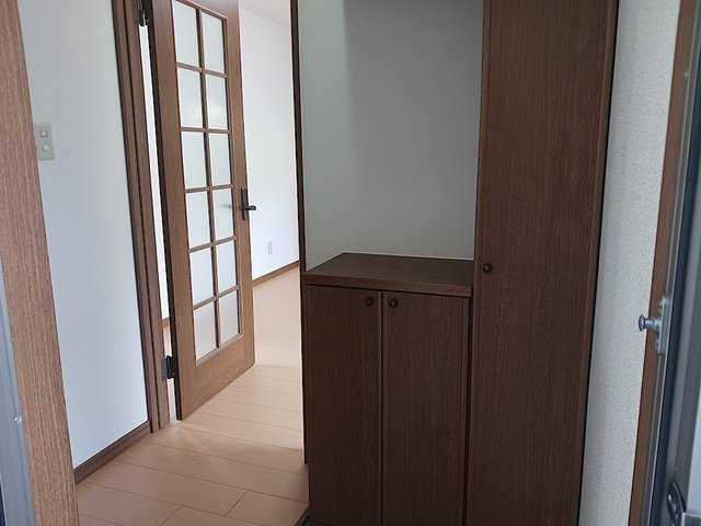 ホワイトヒルハイツの玄関|ゆったりとした玄関です