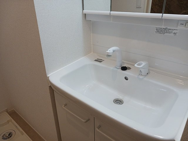 ビレッジ　ハイマウンテン　Ａの洗面所|コンパクトで使いやすい洗面所