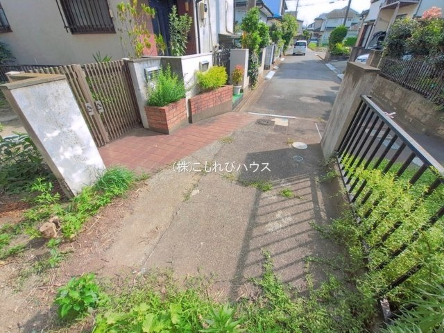 埼玉県鴻巣市神明2丁目　中古戸建の前面道路含む現地写真|26/07/14