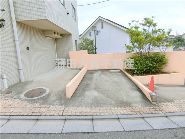 バレーヌ大森山王の駐車場