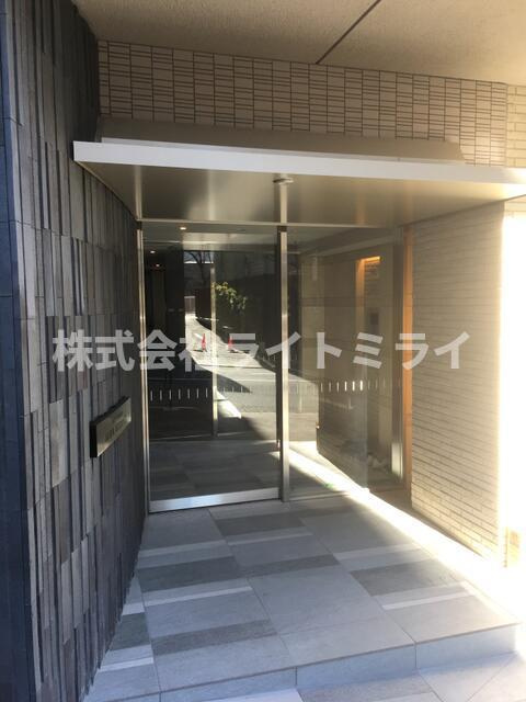 クレストコート目白新坂レジデンスのエントランス