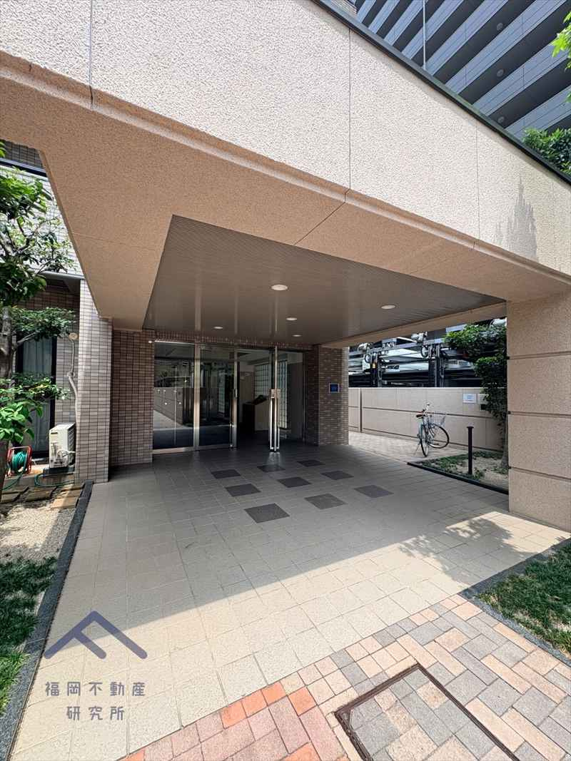 サーパス南福岡のエントランス