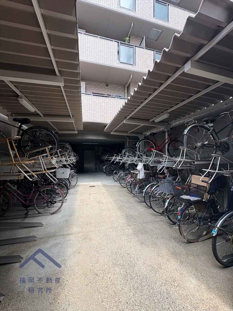サーパス南福岡の駐車場
