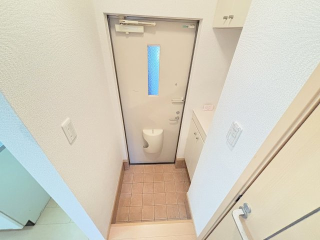ハイツAntopoの玄関