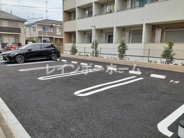 ラグラスの駐車場