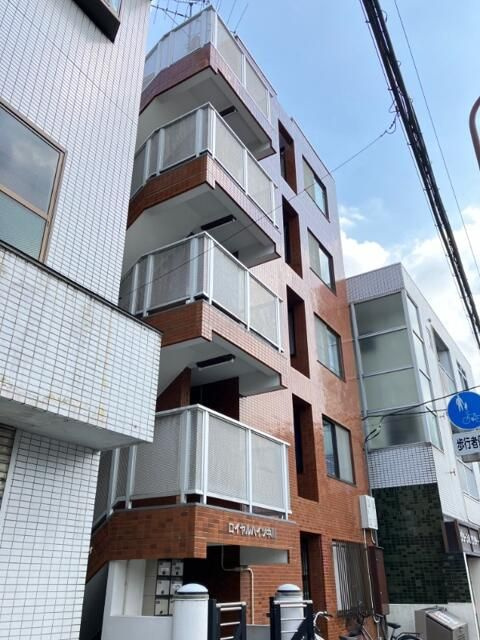 ロイヤルハイツ中川の外観