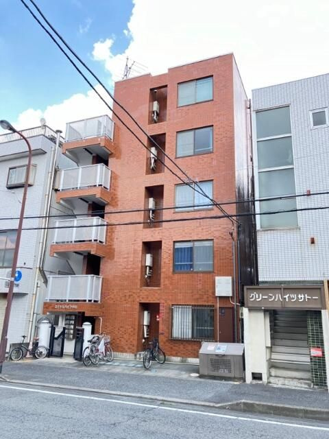 ロイヤルハイツ中川の外観