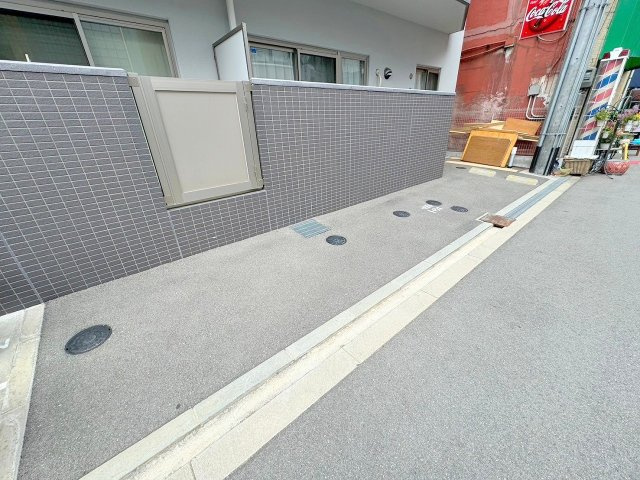 レイワニティ　プレイスの駐車場