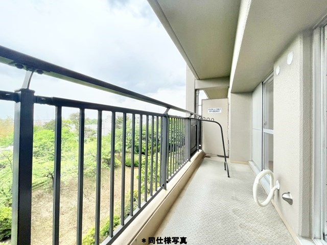 【バルコニー】 | 緑地東ロイヤルマンション | こちらのサイトに掲載されている全ての物件が、当社にてご紹介可能です！気になる物件がありましたら、弊社スタッフまでお気軽にお問合せ下さいま