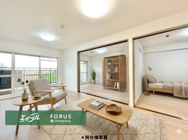 【居間・リビング】 | 緑地東ロイヤルマンション | エイブル売買事業部では、北摂エリア・大阪市内を中心に物件のご紹介を致しております。購入物件をお探しの際は、当社までお問合せ下さいませ。（写真はCGによる家具イメージです。）