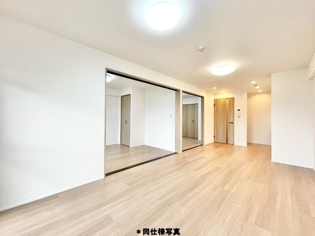 【内装】 | 緑地東ロイヤルマンション | 現在ご返済中のカーローン・カードローン・教育ローンなどを住宅ローンに一本化したり、家具家電購入費用・引越し費用を住宅ローンと組み合わせるなど、お客さまにメリットの多い住宅ローンのご提案が可能です。