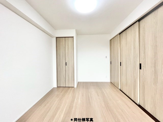 【洋室】 | 緑地東ロイヤルマンション | サイトに掲載されていない箇所の写真、撮影してお届けさせて頂きます！気になる物件で、見たい部分の画像が無い場合は、弊社スタッフまでご連絡下さいませ。お客様の気になる箇所を、カメラにて撮影して参ります！