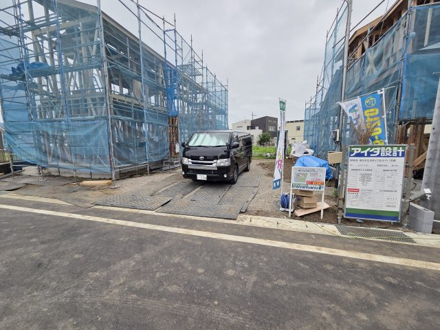 新築　桐生市広沢町4丁目　1号棟の駐車場|現地写真　駐車は建物南側に並列3台可能です！