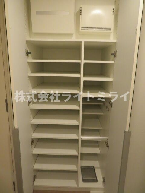 クレストコート目白新坂レジデンスの収納