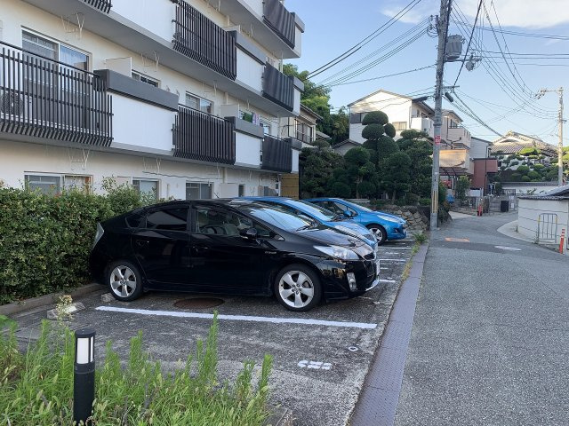 コアロード桃山台の駐車場