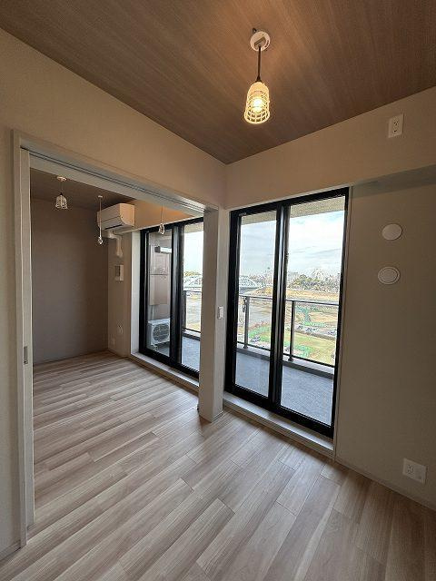 ブランシエスタ新丸子リバーフロントの内装|明るいお部屋です