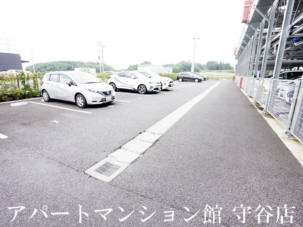 エキスポコンフォート Ⅱの駐車場