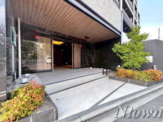 【エントランス】 | S-RESIDENCE志賀本通North | ゆとりのあるエントランスです