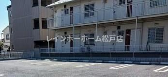 フォレスト　ラコ　【非対面対応】接客・申込・契約オンライン！LINE×相談可！の駐車場