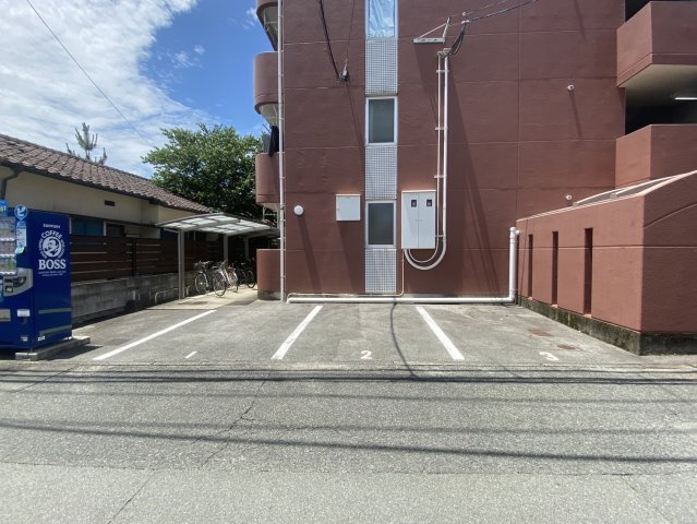 熊本市東区保田窪本町の賃貸マンションの駐車場