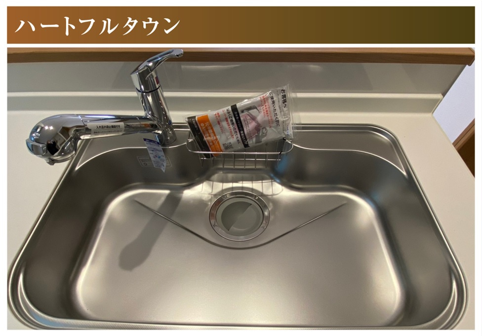 ハートフルタウン　一宮市浅井町河田　全1区画分譲のキッチン|お手入れが楽なステンレスをワークスペース部分に使用した機能的で美しいシステムキッチンを使用しています