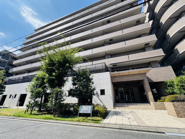 ライオンズマンション西院の外観
