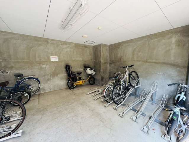 ライオンズマンション西院の駐輪場