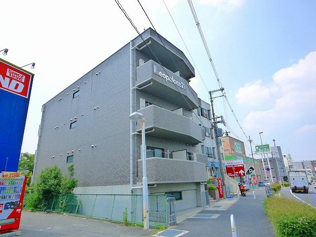 レオパレス佐保川の外観|外観は落ち着いています