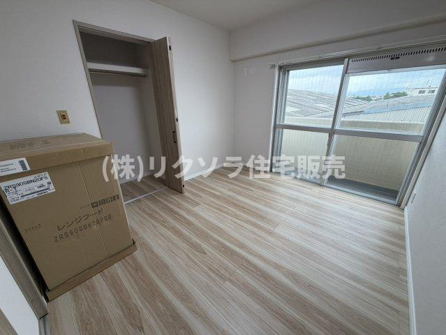 香里園セントポリアの寝室|洋室5.4帖
■物件内覧・資金計画相談・住宅ローン相談、リフォーム相談、お問合せ受付中■
※当日・翌日のご内覧、ご相談はお電話でのお問合せがスムーズです！
