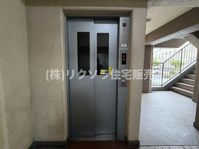 香里園セントポリアのその他共用部分|エレベーター1基
■物件内覧・資金計画相談・住宅ローン相談、リフォーム相談、お問合せ受付中■
※当日・翌日のご内覧、ご相談はお電話でのお問合せがスムーズです！
