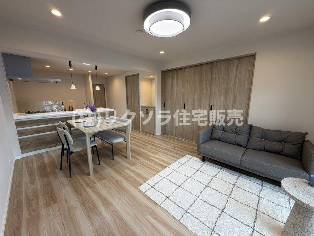 香里園セントポリアの居間・リビング|LDK14.6帖
■物件内覧・資金計画相談・住宅ローン相談、リフォーム相談、お問合せ受付中■
※当日・翌日のご内覧、ご相談はお電話でのお問合せがスムーズです！