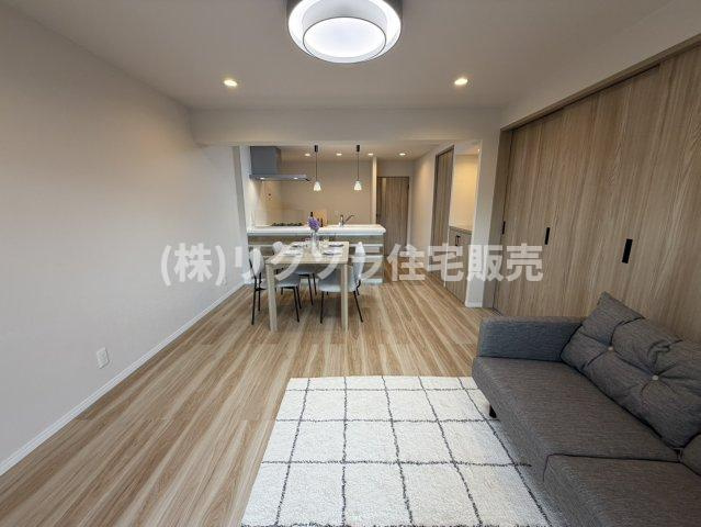 香里園セントポリアの居間・リビング|LDK14.6帖
■物件内覧・資金計画相談・住宅ローン相談、リフォーム相談、お問合せ受付中■
※当日・翌日のご内覧、ご相談はお電話でのお問合せがスムーズです！