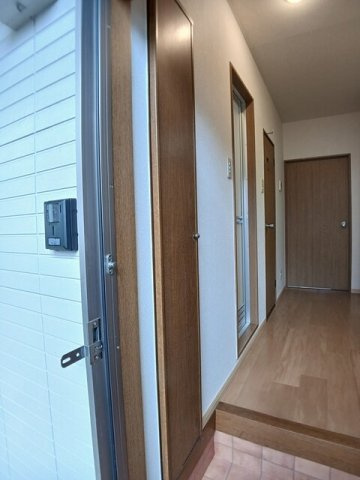 熊本市東区尾ノ上２丁目のアパートの玄関