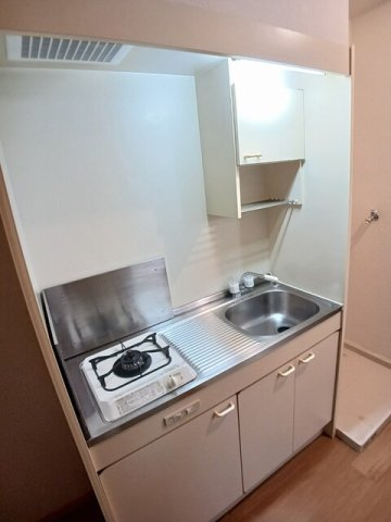 熊本市東区尾ノ上２丁目のアパートのキッチン