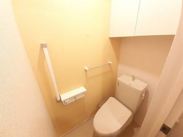 ルミエール（生駒市）のトイレ|落ち着いた色調のトイレです