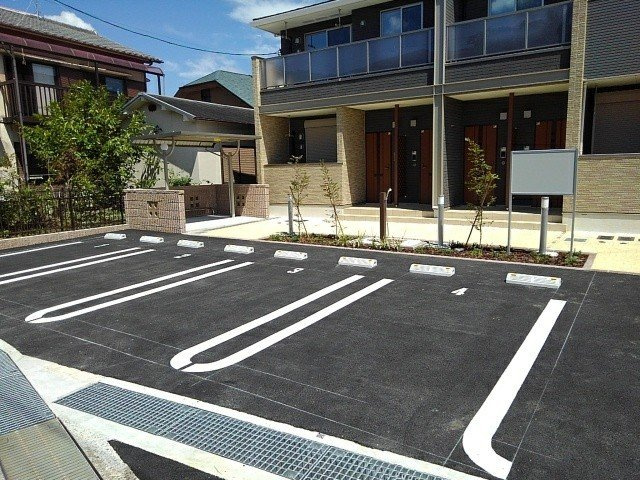 ルミエール（生駒市）の駐車場|カースペースがあります