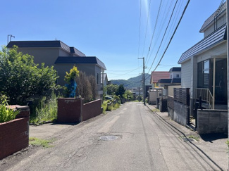 【外観】 | 西区西野6-10　更地渡し101坪土地 | 緑豊かな高台の住宅街・自然に囲まれた潤いある住環境♪